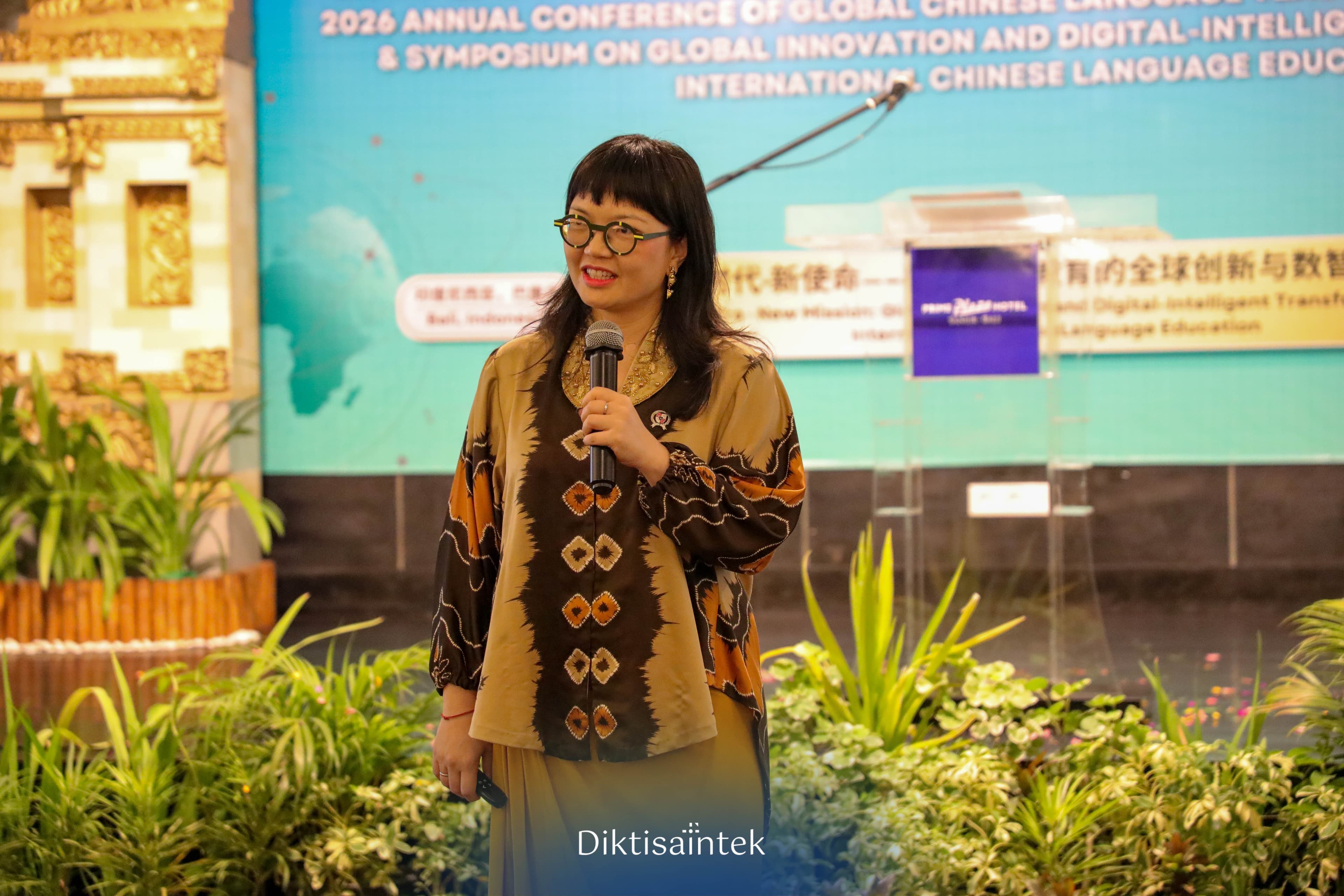 Wamendiktisaintek Stella Christie Tegaskan Pentingnya Penguasaan Bahasa Asing dalam Pendidikan Tinggi