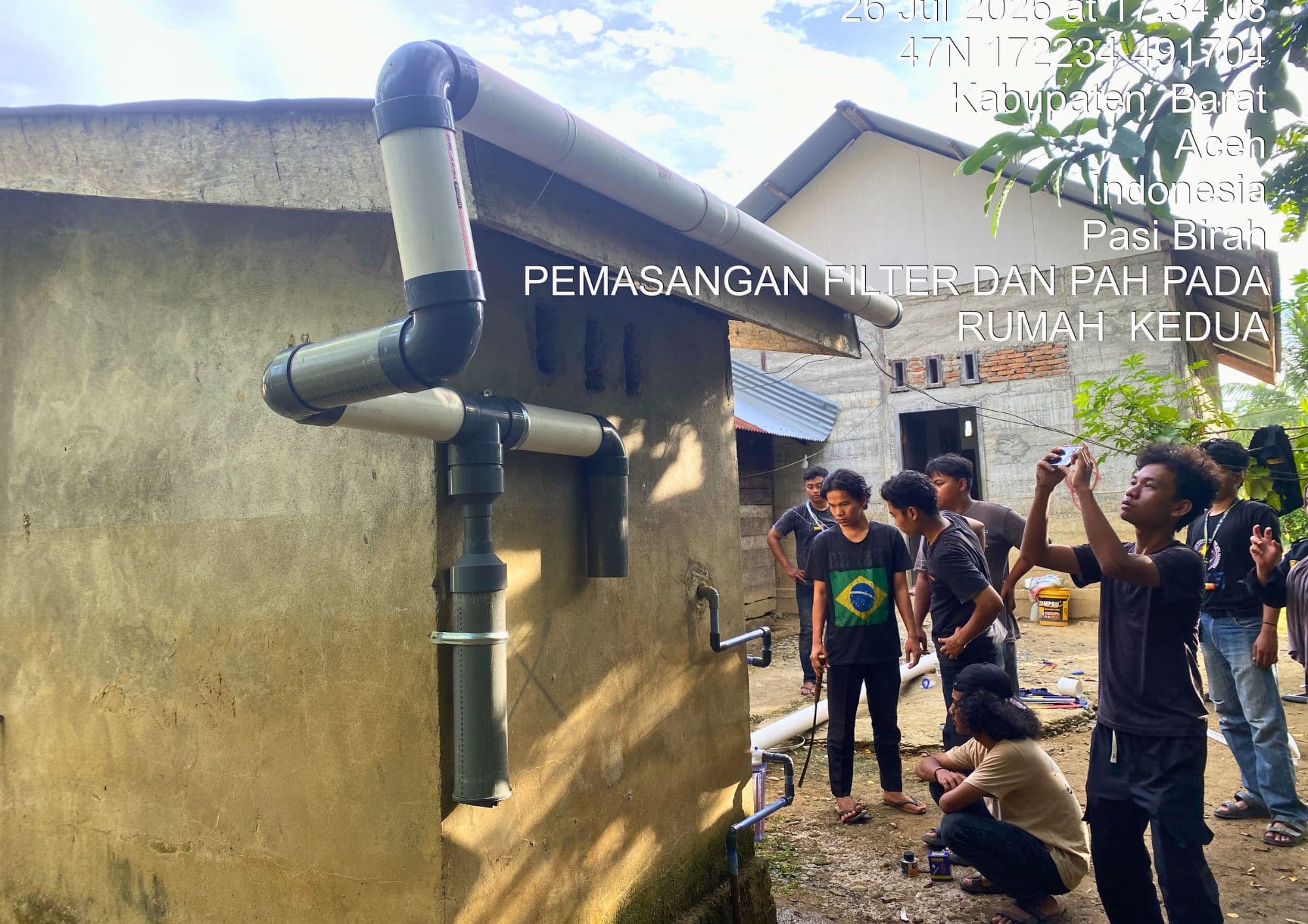 Warga Pasi Birah Kini Dapat Akses Air Bersih Lewat Teknologi Filter Batok Kelapa dan Air Hujan
