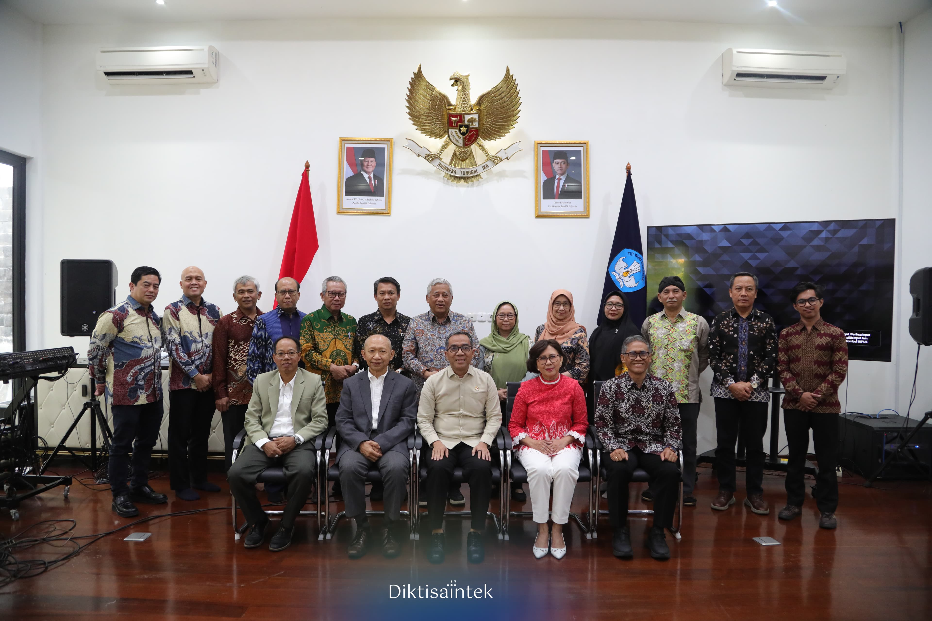 Mendiktisaintek Terima MWA dan Rektor UGM, Bahas Penguatan Kualitas Pendidikan Tinggi