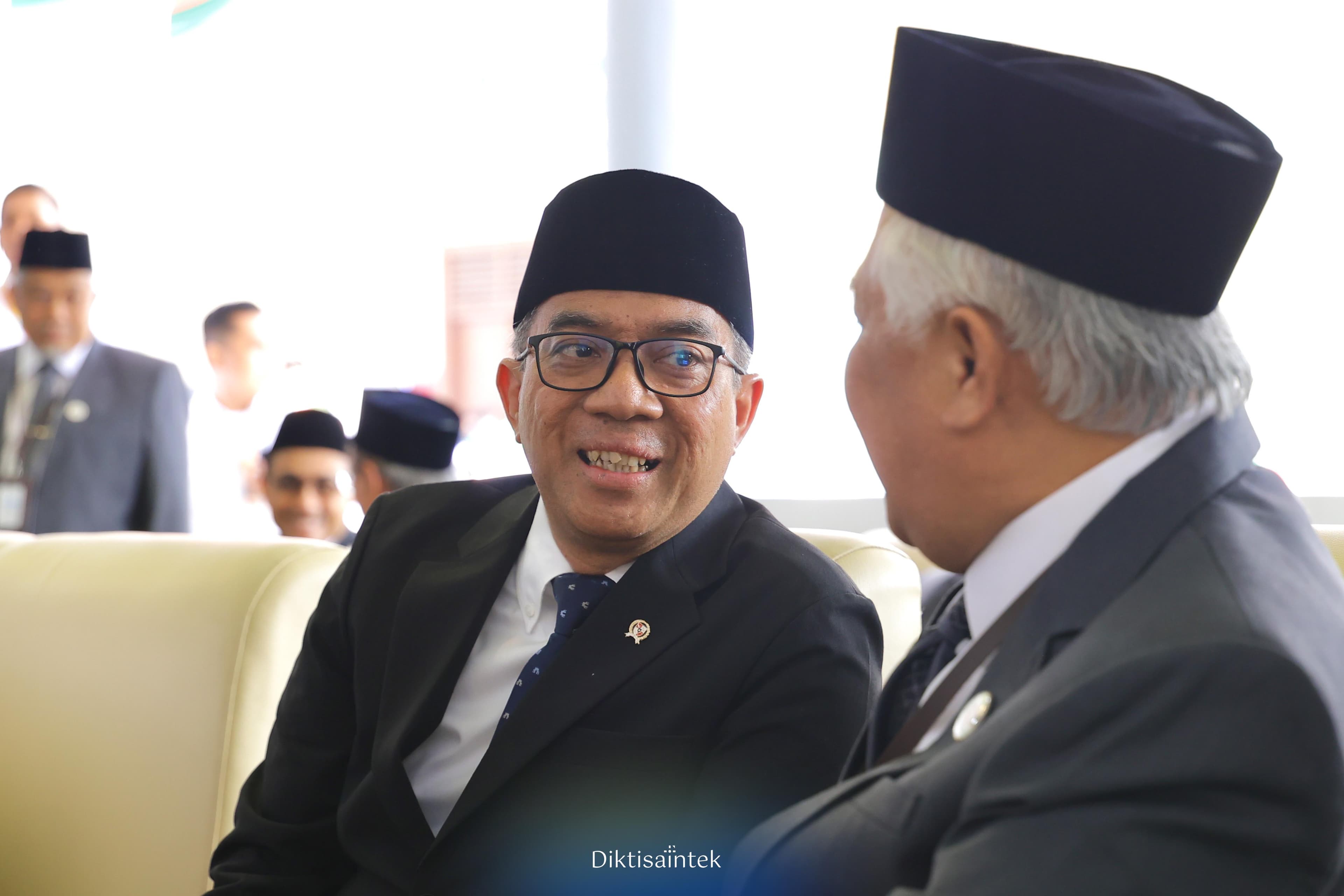 Dihadiri Presiden RI, Mendiktisaintek Ikuti Peringatan 100 Tahun Pondok Modern Darussalam Gontor