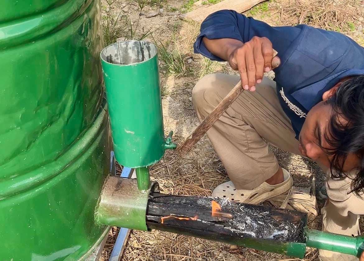Tim Ekspedisi Patriot UNDIP Kembangkan Biochar untuk Pertanian Berkelanjutan di Kawasan Transmigrasi Senggi