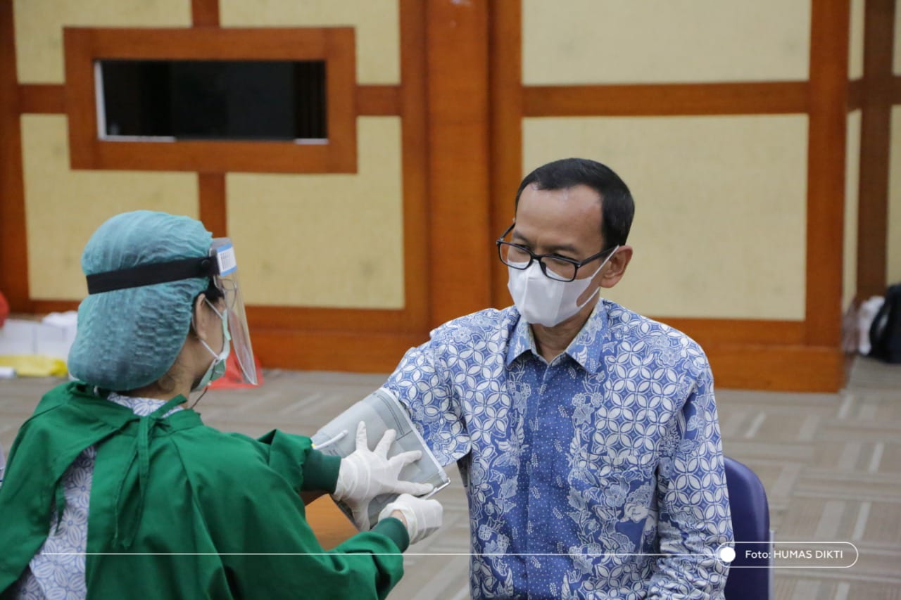 Pelaksanaan Vaksinasi Dosis kedua Covid-19 di Lingkungan Ditjen Dikti (01/4)
