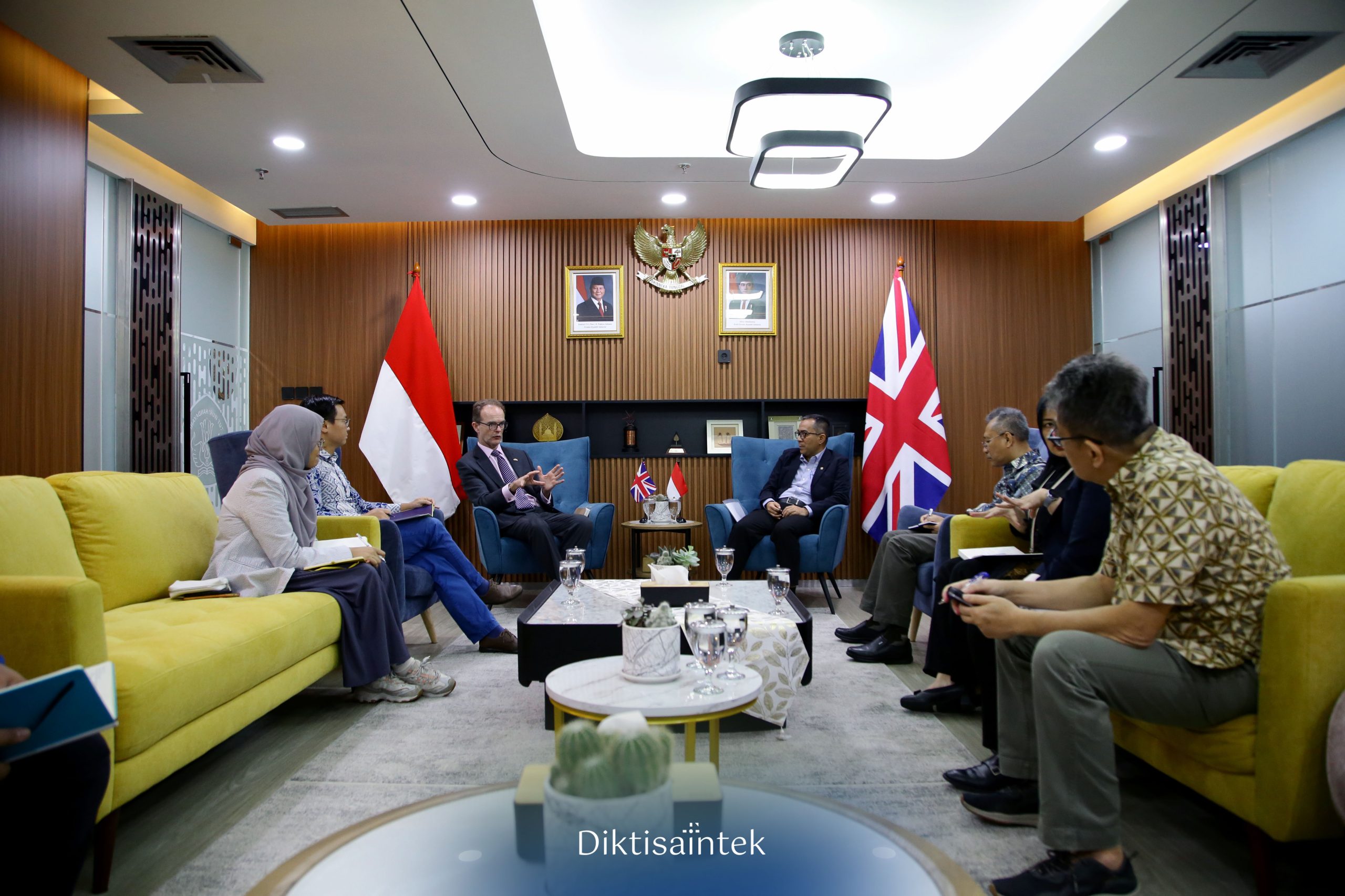 Terima kunjungan Duta Besar UK, Mendiktisaintek Perkuat Perguruan Tinggi Antarnegara