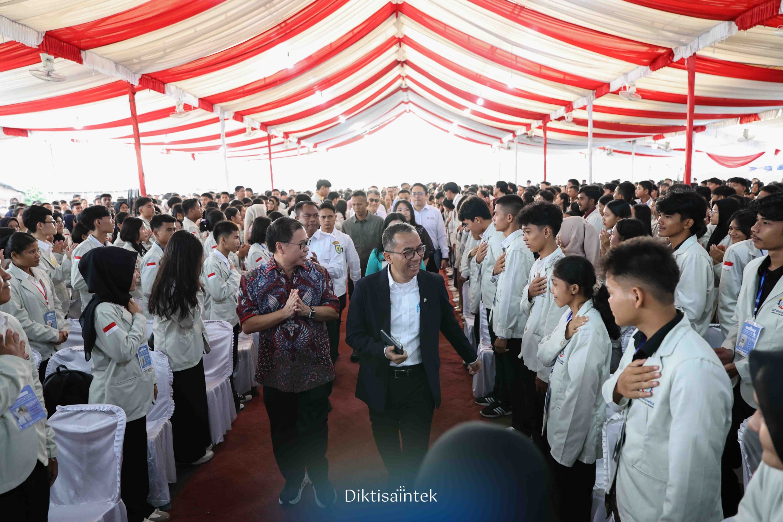 Mendiktisaintek Memberikan Sambutan di Pembukaan PKKMB Universitas Satya Serra Bhinneka Medan