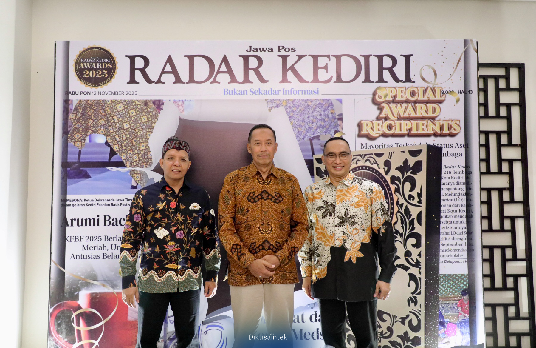 Wamendiktisaintek Fauzan Menghadiri Acara Jawa Pos Radar Kediri Awards 2025